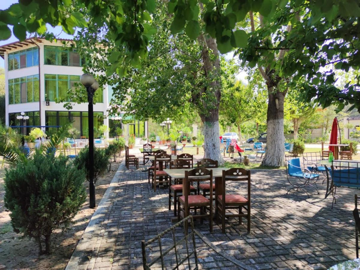 Готель Kavalona Park Вльора Екстер'єр фото